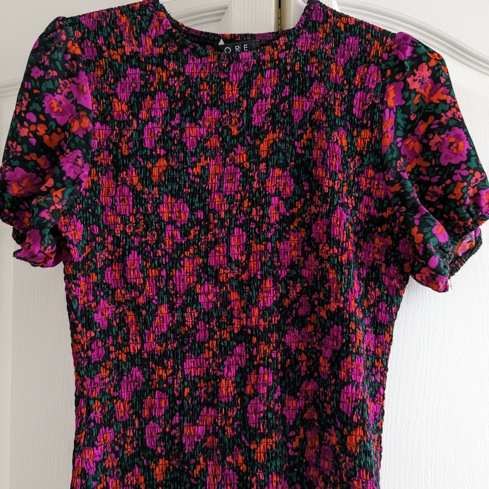 Floral Puff-Sleeve Maxi Dress in Magenta and Black - Picture 5 of 6